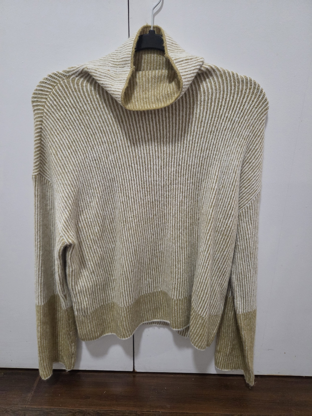 Calvin Klein Jeans Cream & Tan Ribbed Turtleneck Sweater